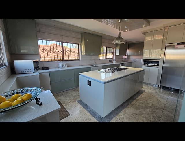 6 BEDROOM FREEHOLD FOR SALE IN WINCHESTER HILLS